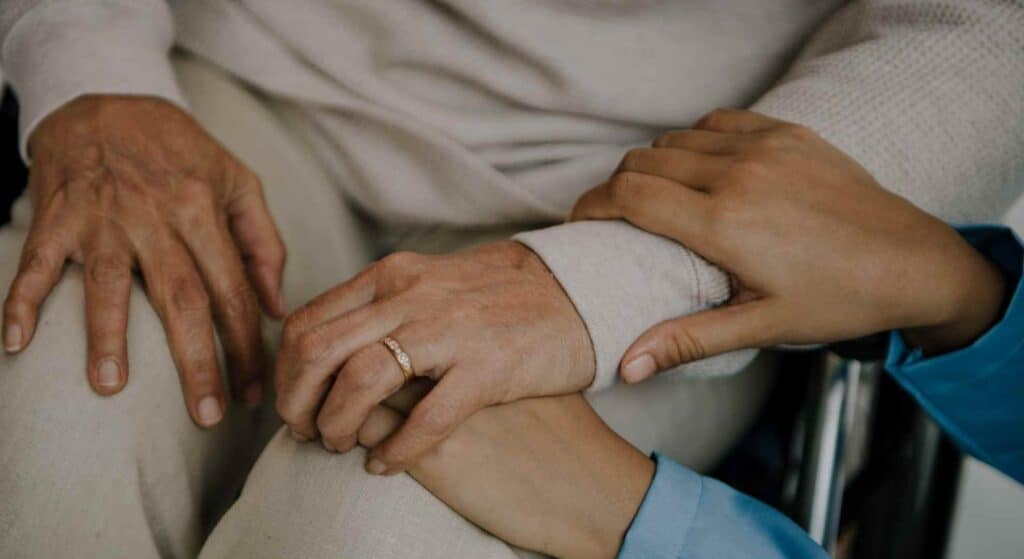 Clasping hands|Grandma with Granddaughter|Grandma with Granddaughter|Assisting elderly man|Elderly man talking to person